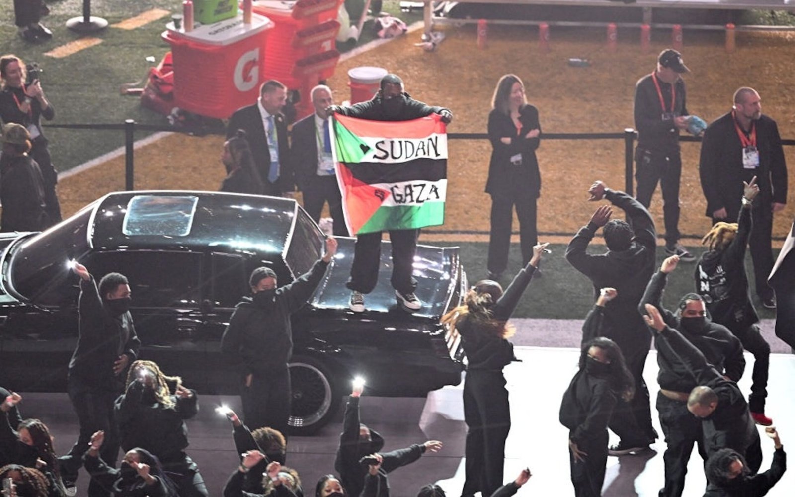 Photo: AMFOOT-SUPERBOWL-CHIEFS-EAGLES-HALFTIME-Entry