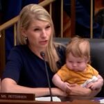 The representative Pettersen brings Baby Son while asking Fed's president at the audience