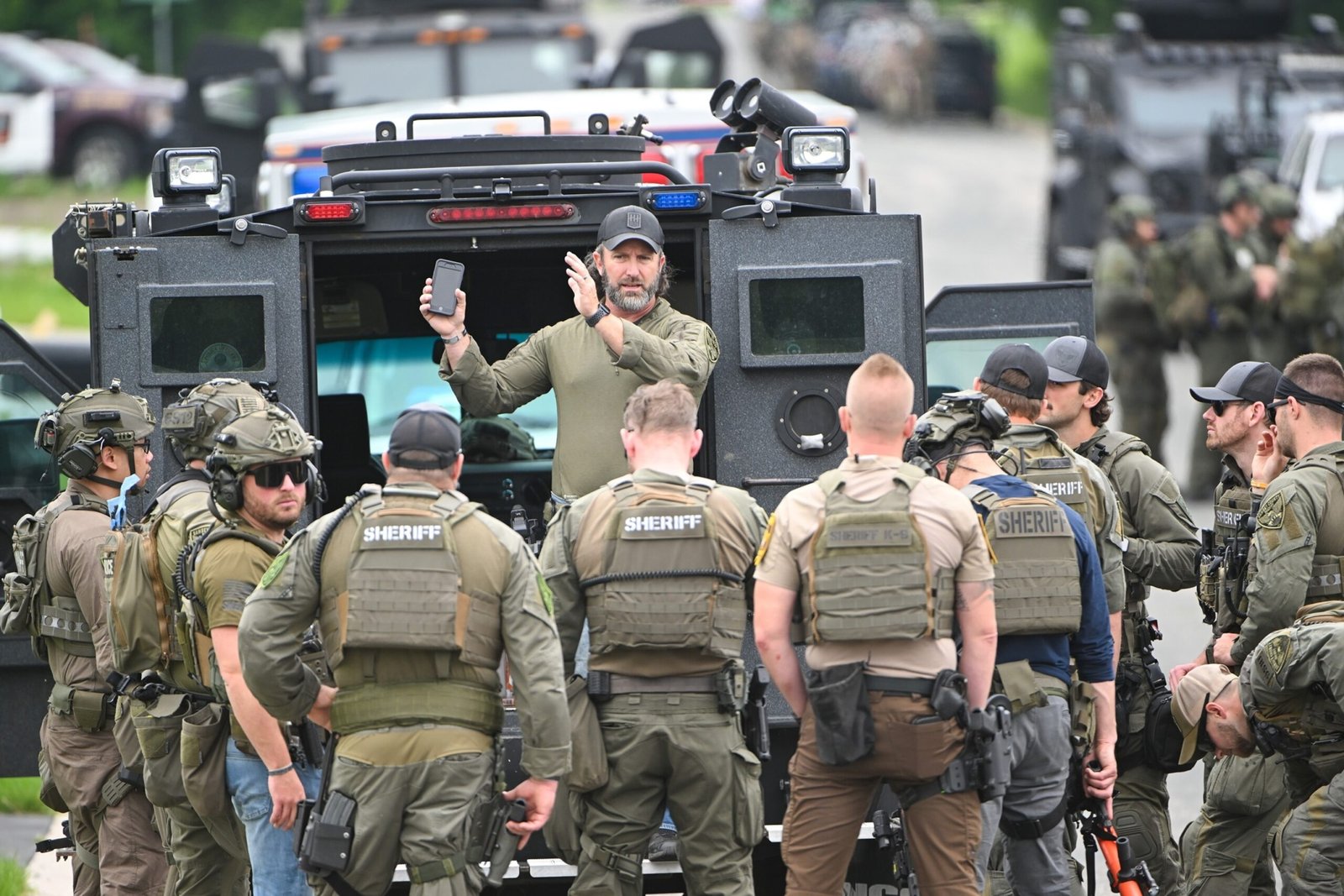 The search for suspect Vance Boelter enters the second day after attacks against Minnesota legislators