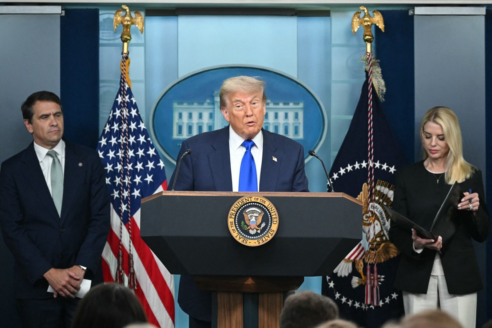 Trump celebrates the decision of the Supreme Court by limiting the court order throughout the country in order of citizenship