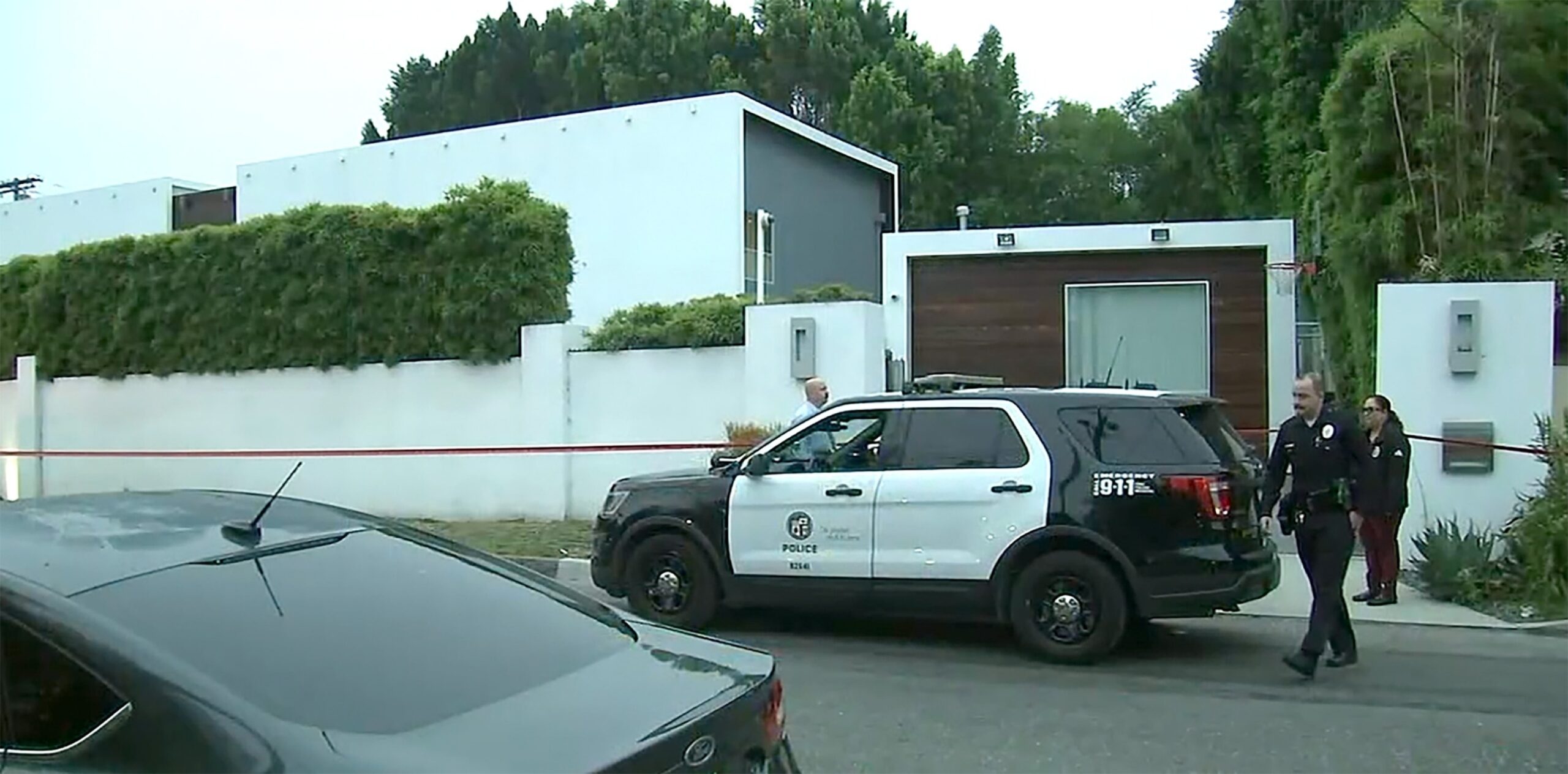 2 people found murdered at home during the social assistance check in Los Angeles: Police

