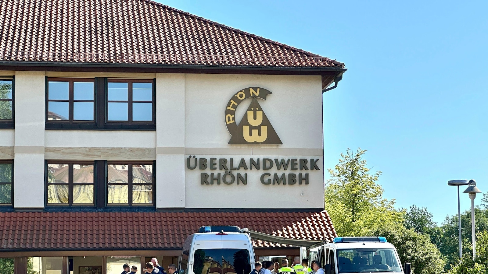 A stabbing attack at a German company kills 1 person and seriously wounds 2