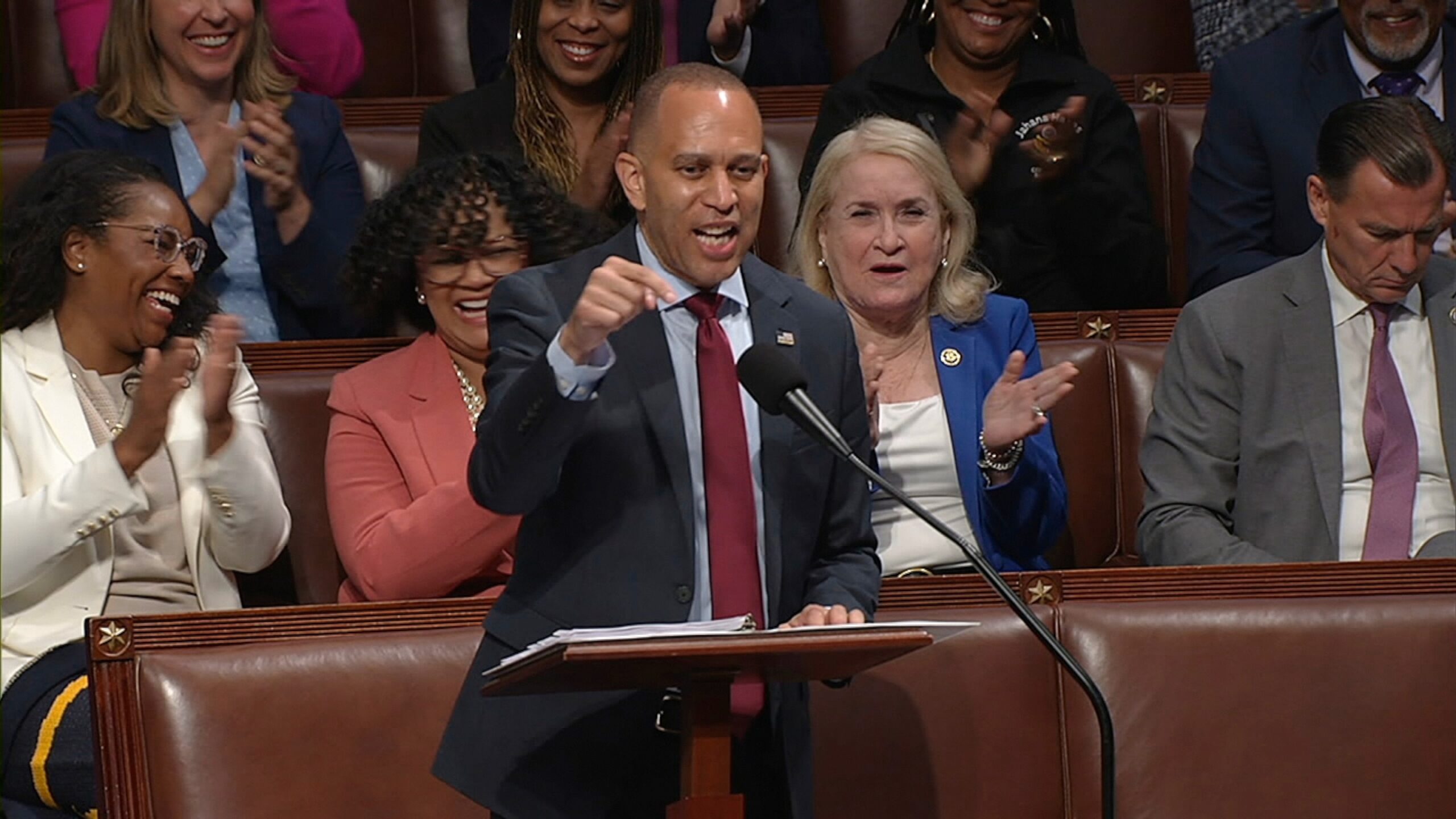 Democrat Hakeem Jeffries, in the marathon speech 'Magic Minute', Trump Bill explodes

