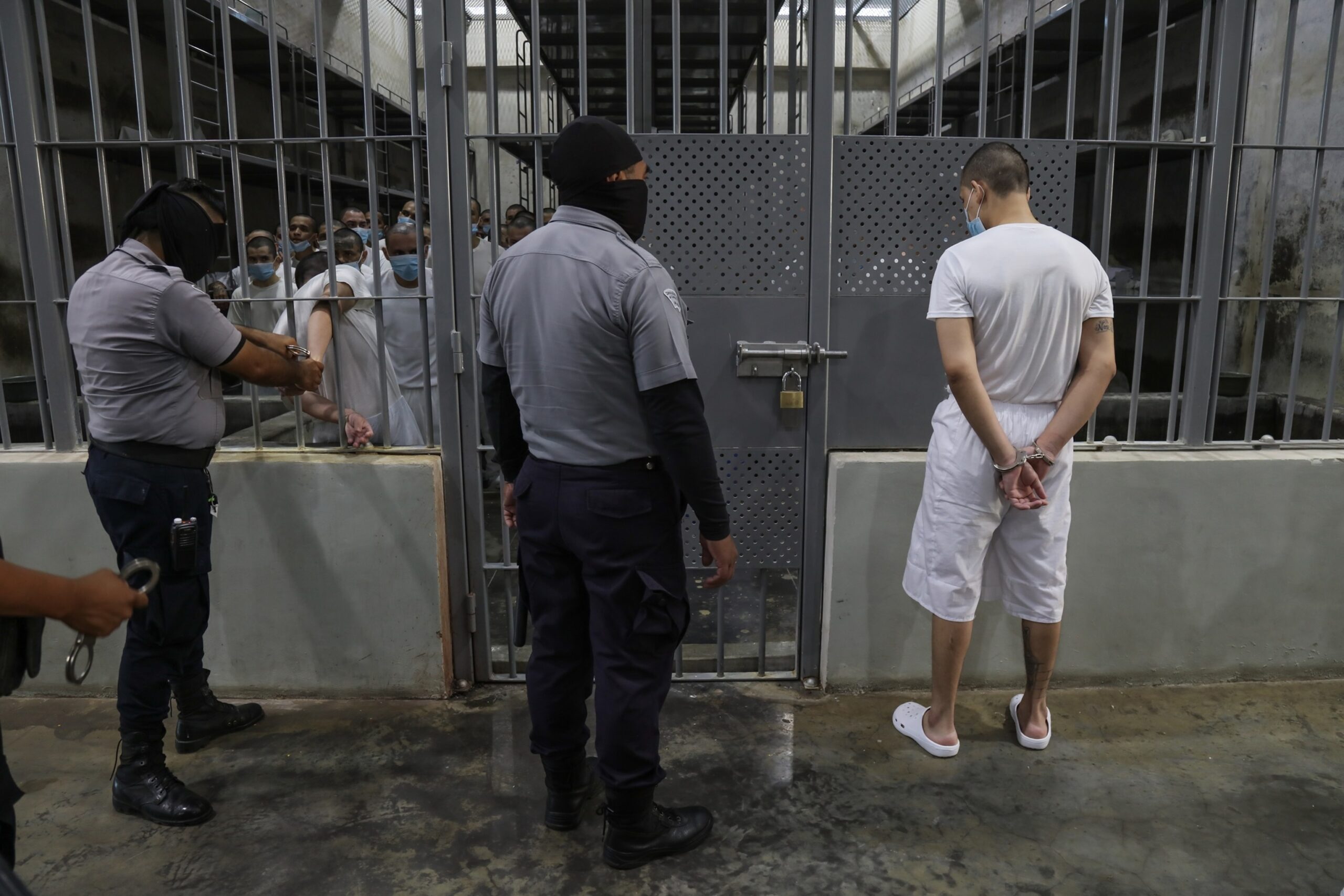 Photo: El Salvador continues to receive deportees from the United States as the controversy intensifies