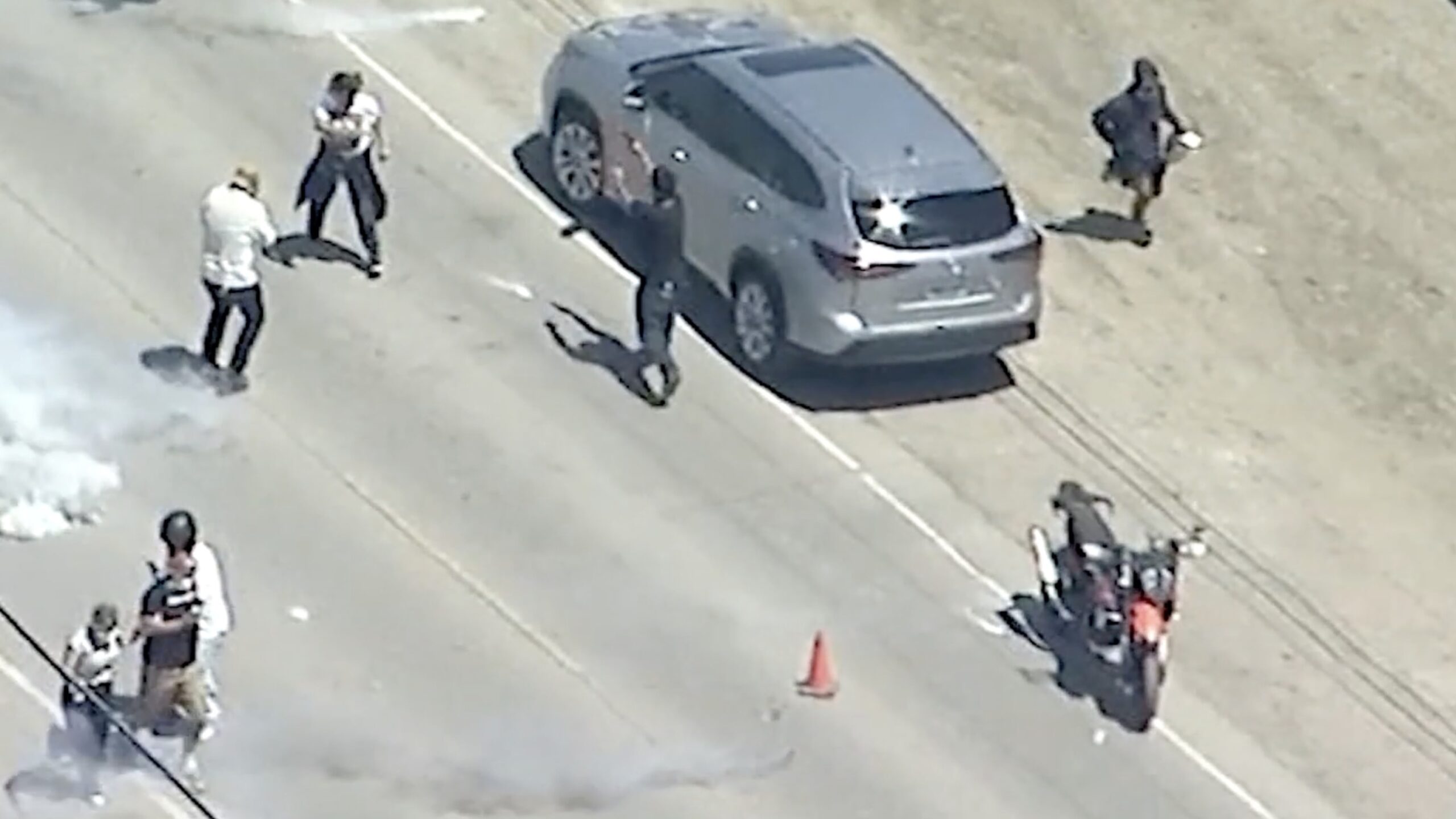The FBI offers a $ 50,000 reward for information about the person who 'seemed to shoot a weapon in the police' during California ice clashes

