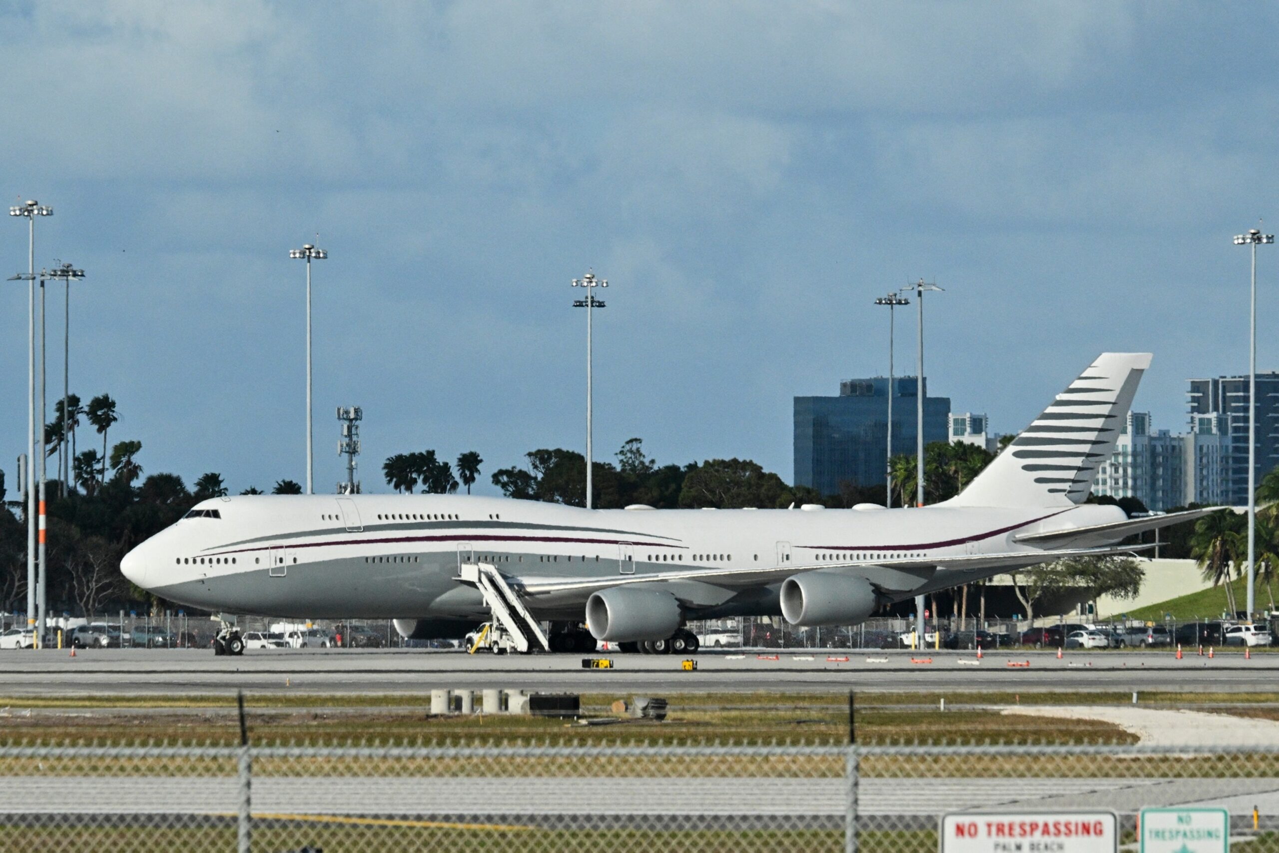 The United States accepts 'unconditional donation' of Qatari Jet, the cost of modernization is classified: Fuentes

