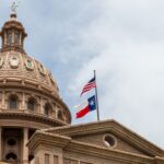 Appearance in Texas while Abbott threatens the Democrats who fled in protest of the redistribution of districts