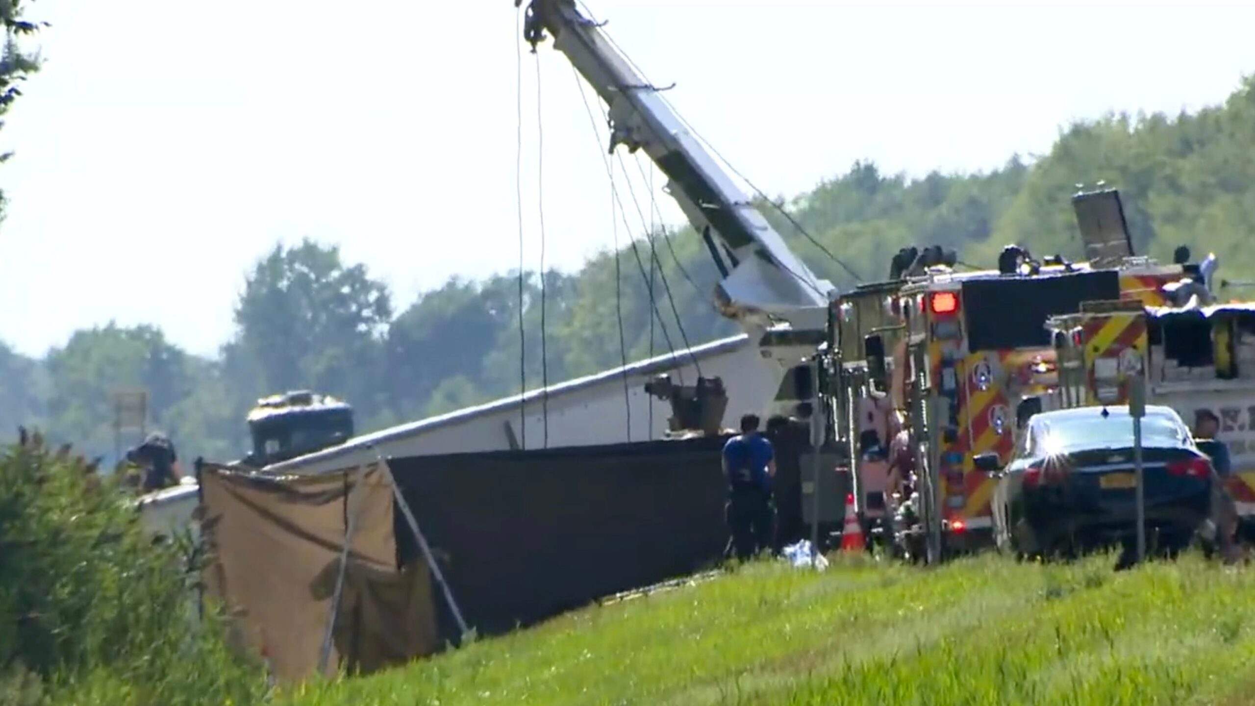 At least 5 people killed after the tourist bus who travel back from the Niagara Crashes cataracts: the police

