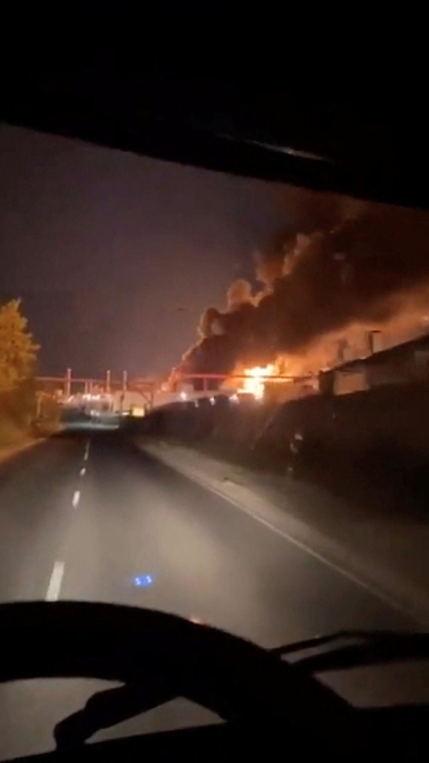 Russia and Ukraine exchange drone attacks in the midst of peace conversations maneuvers