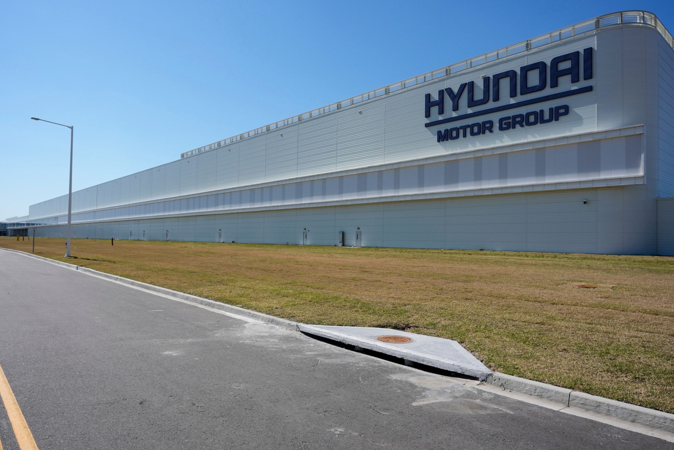 475 people taken in ice custody at the Hyundai plant in Georgia

