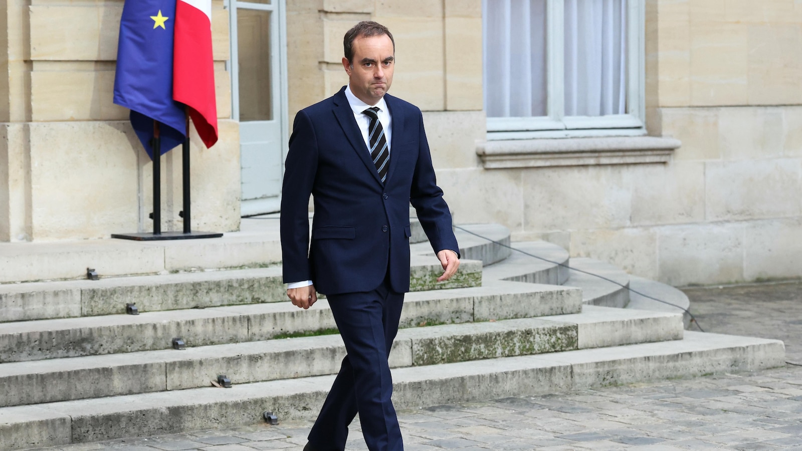 French Prime Minister resigns after only 2 weeks in office