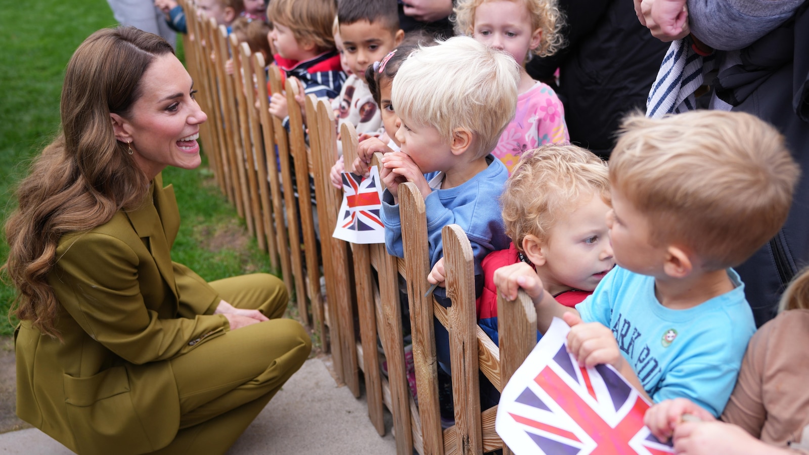 Princess of Wales suggests parents should put down the phone to combat social discontent