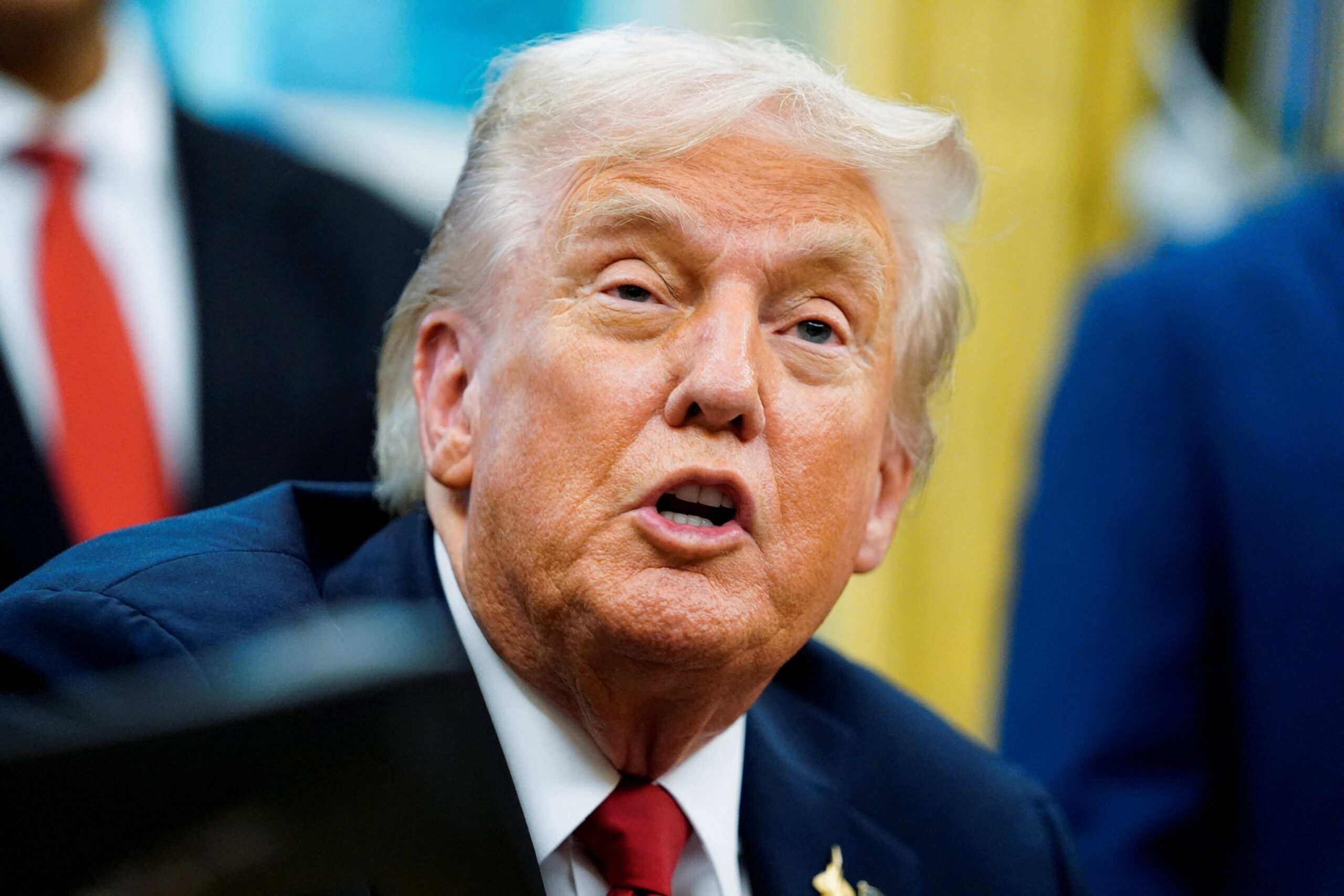 Trump openly threatens to use the closure to attack Democrats in search of cuts

