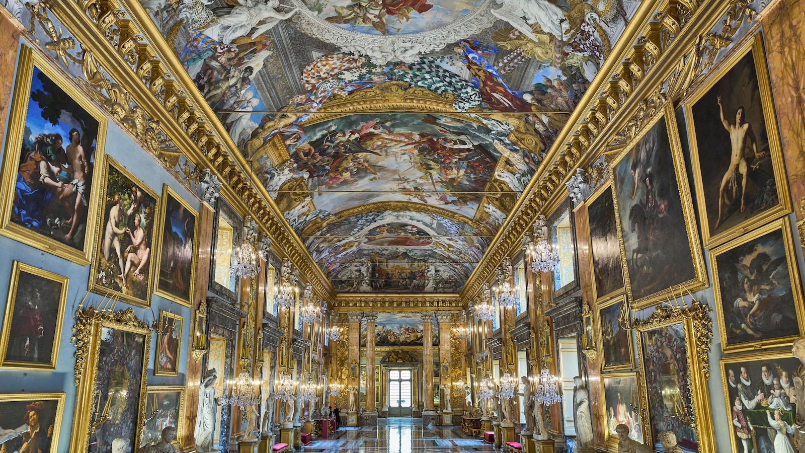 Photos of the treasures in Rome's exclusive Colonna Palace